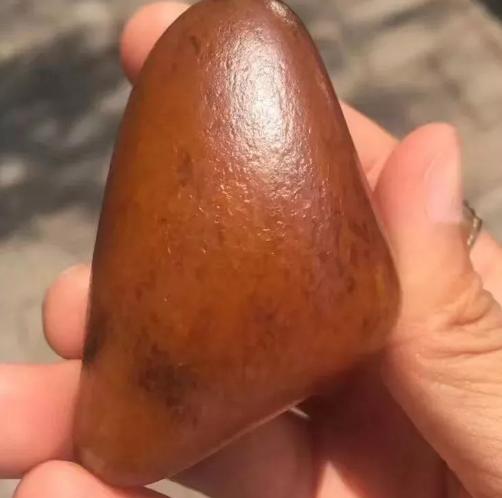 一块沁料和田玉盘了三年之后，成了这副模样  第8张