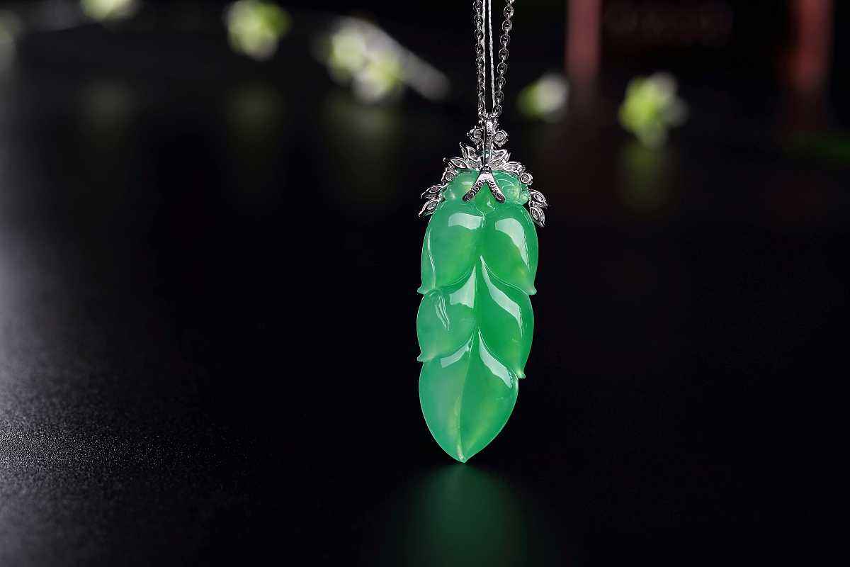 翡翠多色就不值钱？真正的春带彩价值不可估量！  第4张