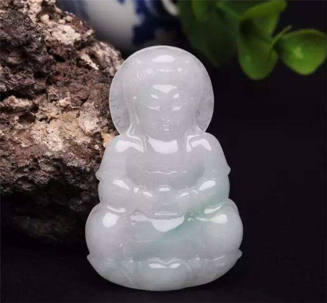 翡翠a货时什么意思白色糯种翡翠价钱高吗？答案和它的品质息息相关！   第2张