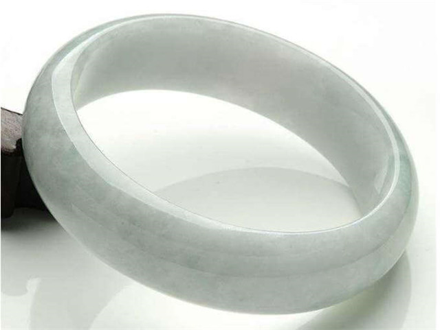 圆条手镯适合哪些人佩戴？答案都在这里了！   第2张