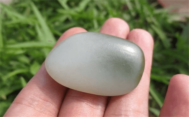 翡翠手镯里的冰渣渣哪些和田玉可收藏？看它是否满足这些条件！   第2张