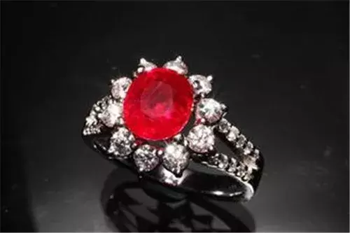 探秘最美的红色矿物——天价鸽血红宝石  第6张