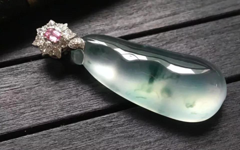 什么是翡翠挂件？挂件又要怎么挑选？  第15张