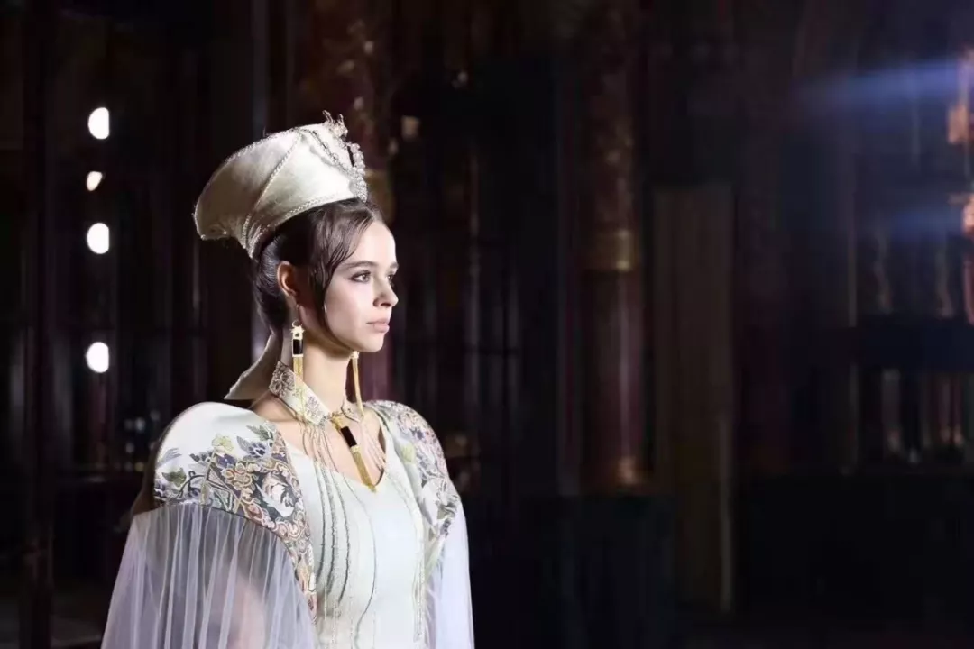 翡翠界的黑马，在时尚界也颇受欢迎，墨翠值不值得收藏你说了算  第7张