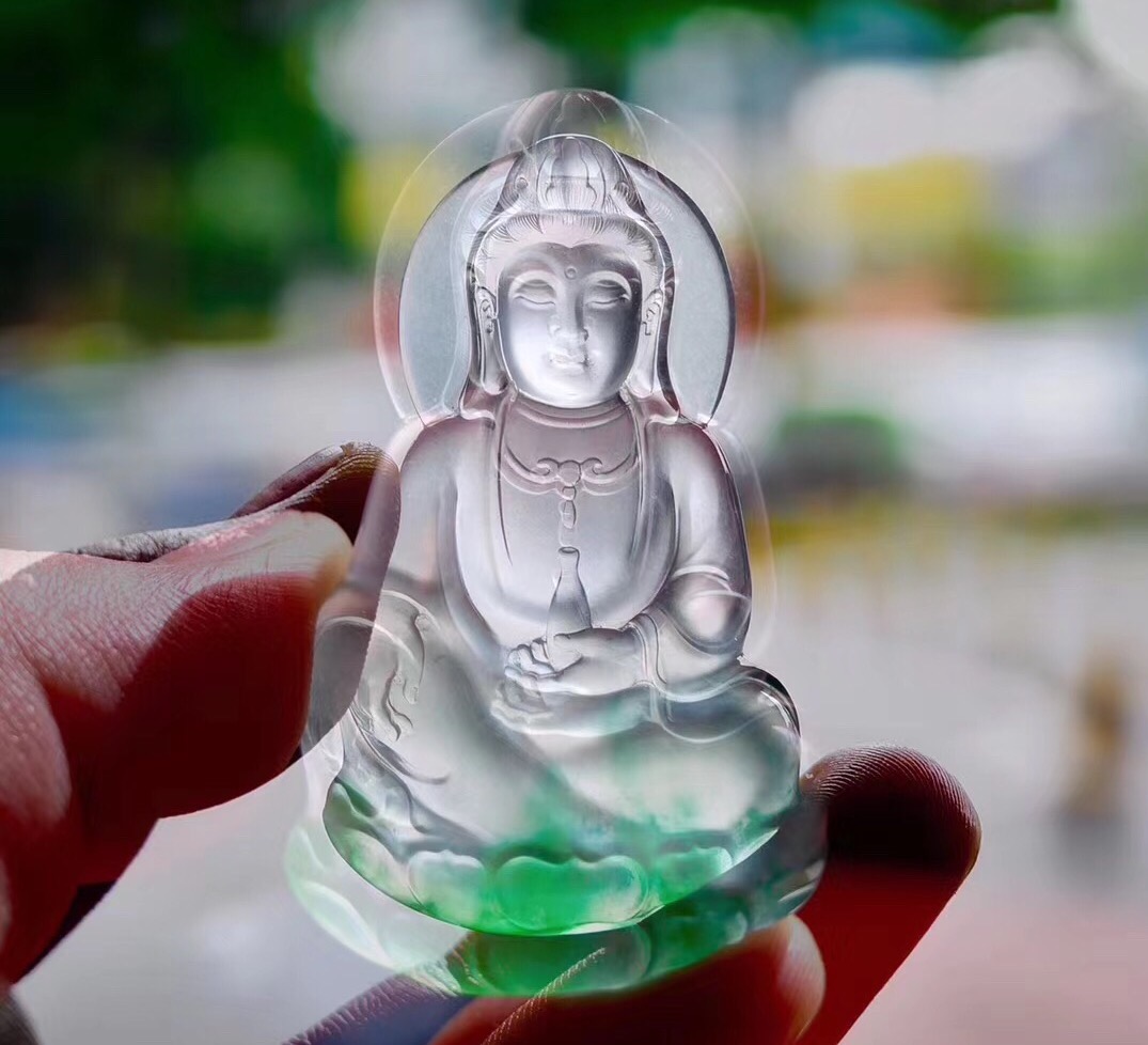 色差一点，价差十倍！那些色不足的翡翠，凭什么价值却很高？  第8张