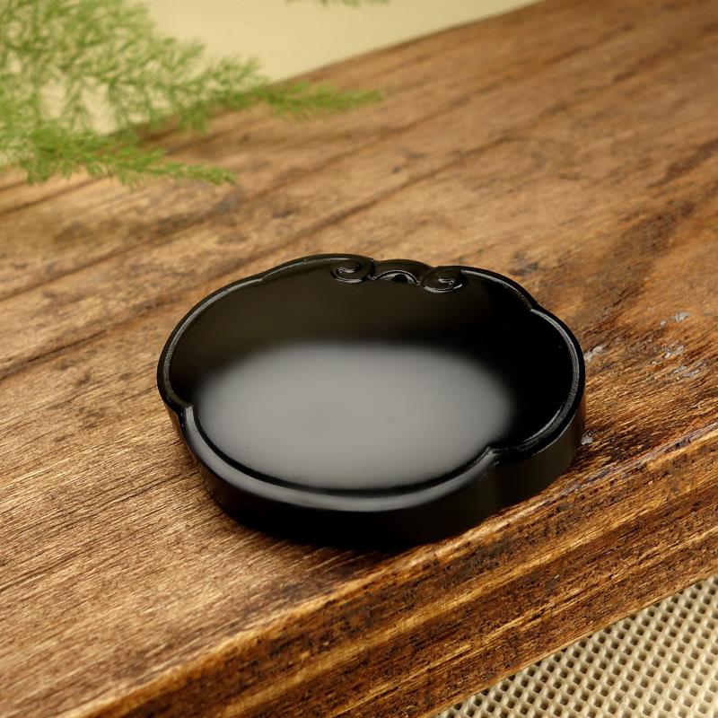 墨玉和墨翠哪个收藏价值高？玉友：价值不菲的，全靠市场走向！  第2张