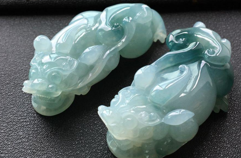 18k金翡翠戒指图片这四种翡翠能招财，买回来贴身戴上，祝你家里财源滚滚而来  第4张