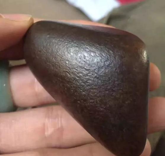 一块沁料和田玉盘了三年之后，成了这副模样  第7张