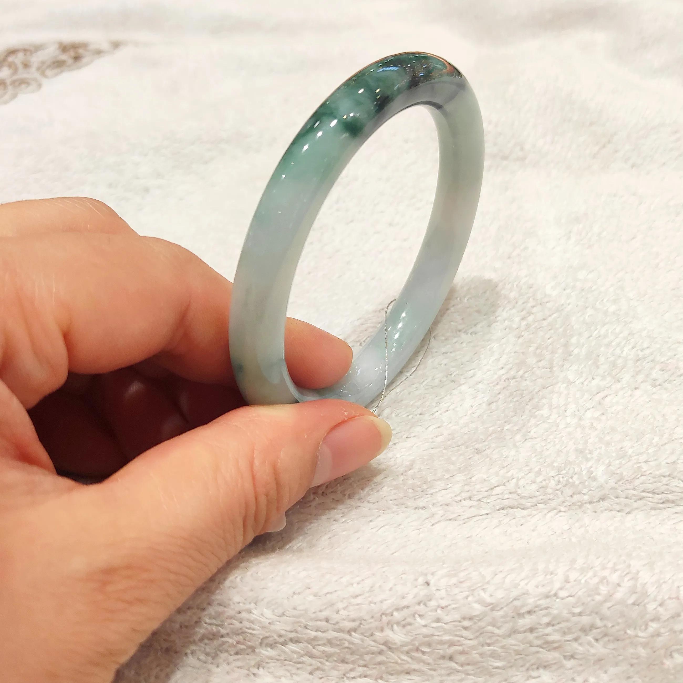 飘蓝花手镯在翡翠玉里的价值怎么样？  第3张