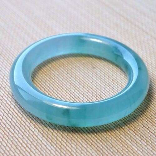 红翡绿翠紫为贵？如何通过看色判断翡翠价值？一文给你讲透  第7张