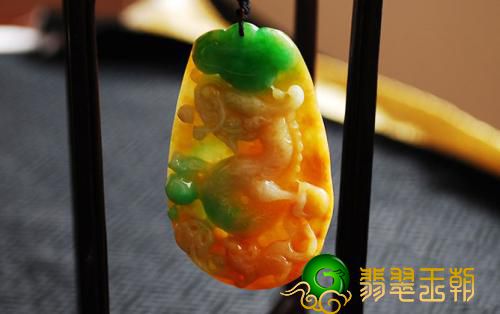 网上买翡翠原石哪里好黄加绿翡翠为什么那么贵 财富和万事如意生命与风采集一身   第4张