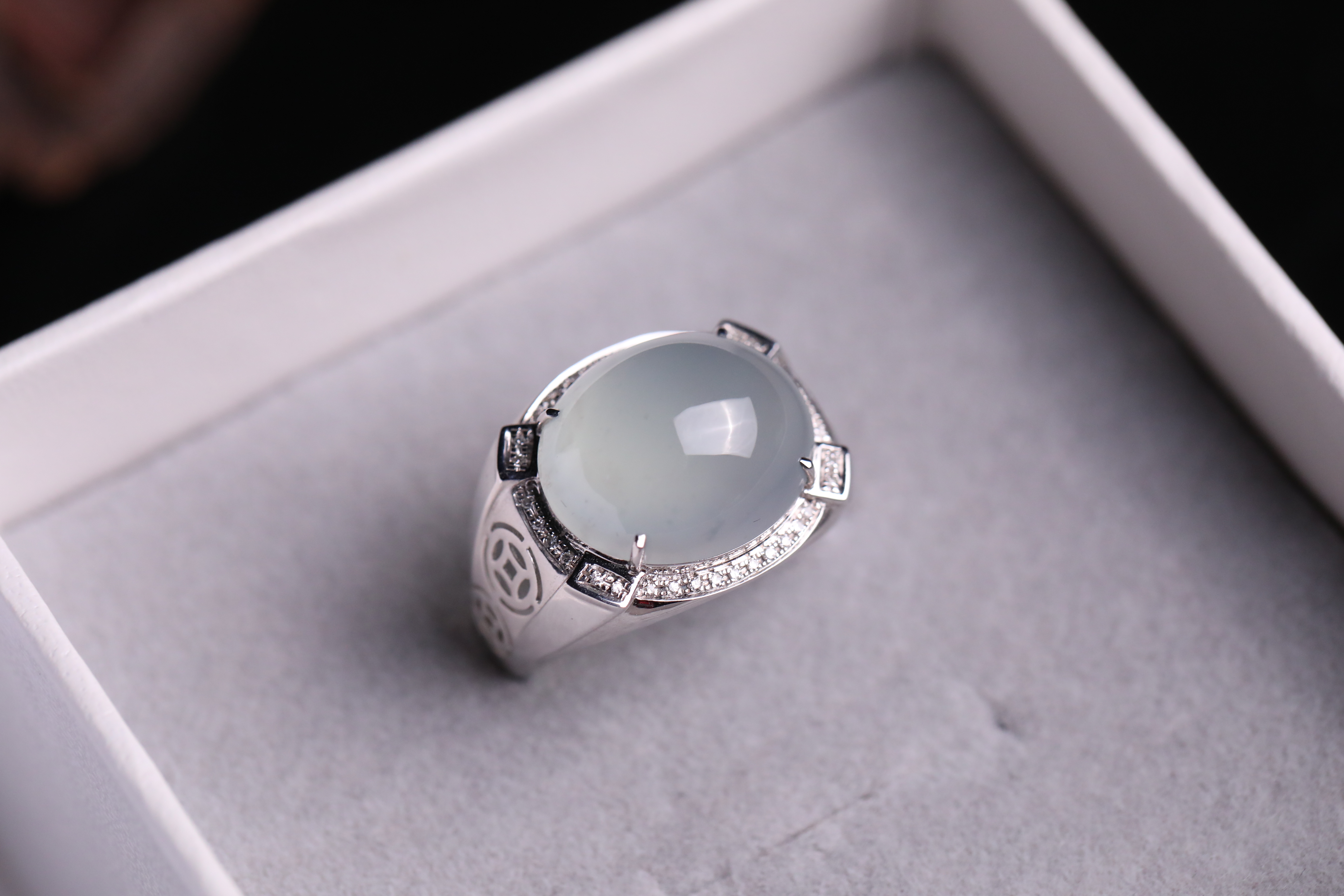 翡翠的厚度决定了翡翠的价值？不，这种关系是有条件的  第7张