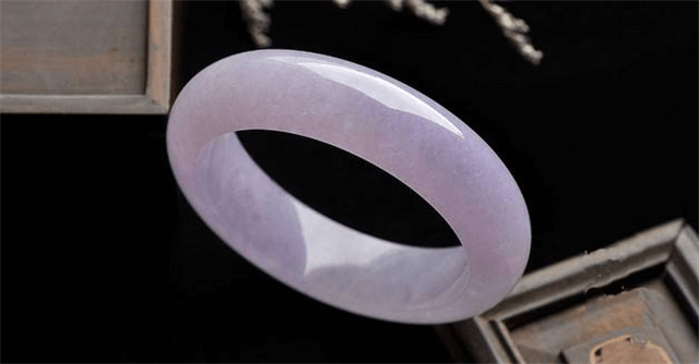 为什么翡翠都做手镯了翡翠手镯的皮纹是裂吗？其实它们有着本质上的区别！   第1张