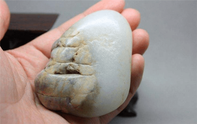 和田玉里的白点怎么回事？无非就是棉或僵！   第2张