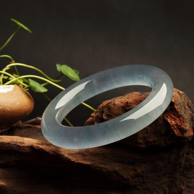 你还在嫌弃无色翡翠，别人已早早认识到它的价值了  第8张