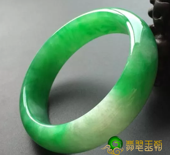 不明白怎样购买翡翠镯子 看行话小结的5大技巧   第2张