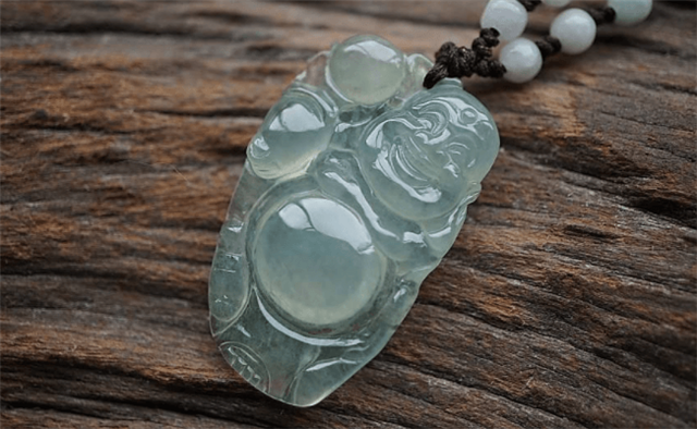 翡翠原石蒙包什么是翡翠的苍蝇翅？翡翠的苍蝇翅影响价值吗？   第1张