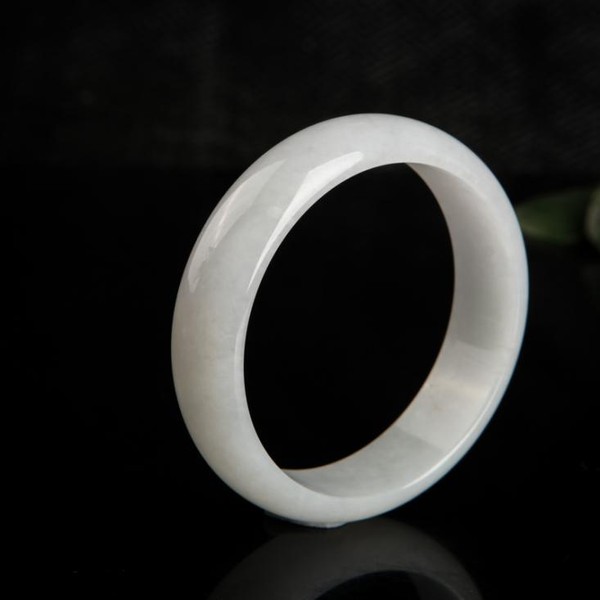 红翡绿翠紫为贵？如何通过看色判断翡翠价值？一文给你讲透  第6张