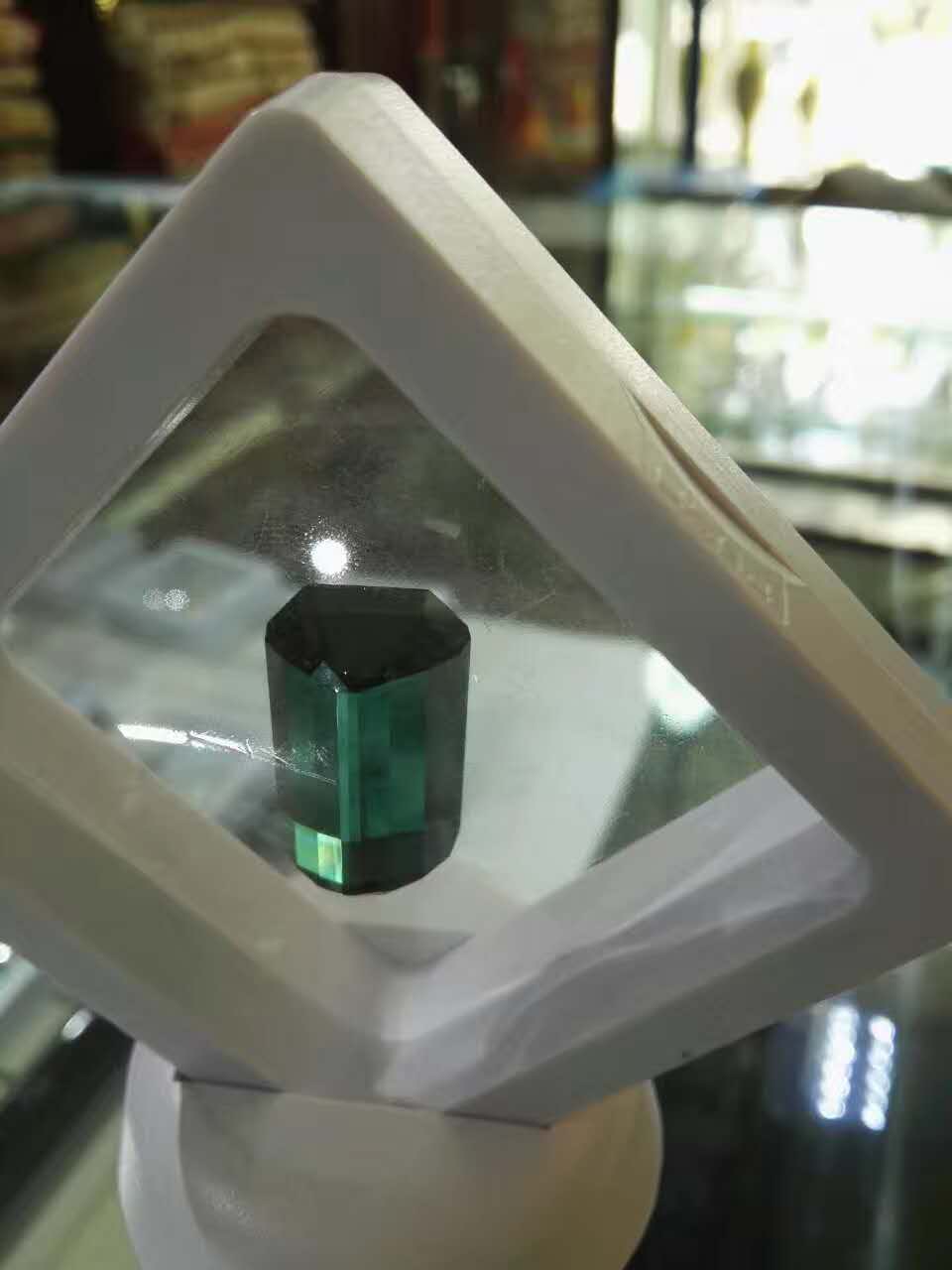 翡翠的颜色对价格什么影响？先分清原生色和次生色  第3张