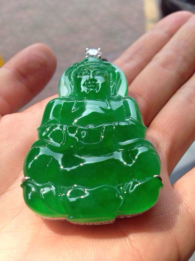 那些成百上千万的满绿翡翠  第3张