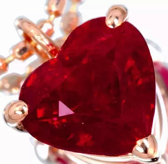 探秘最美的红色矿物——天价鸽血红宝石  第4张