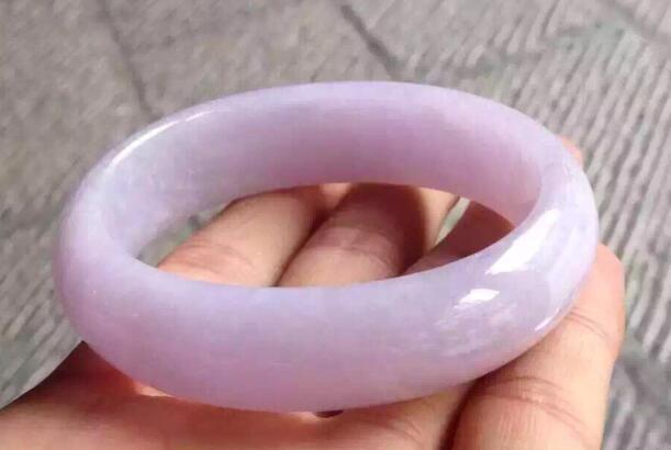 a货翡翠手镯怎么易碎翡翠的价格价值定价参考体系——以翡翠手镯为例  第14张