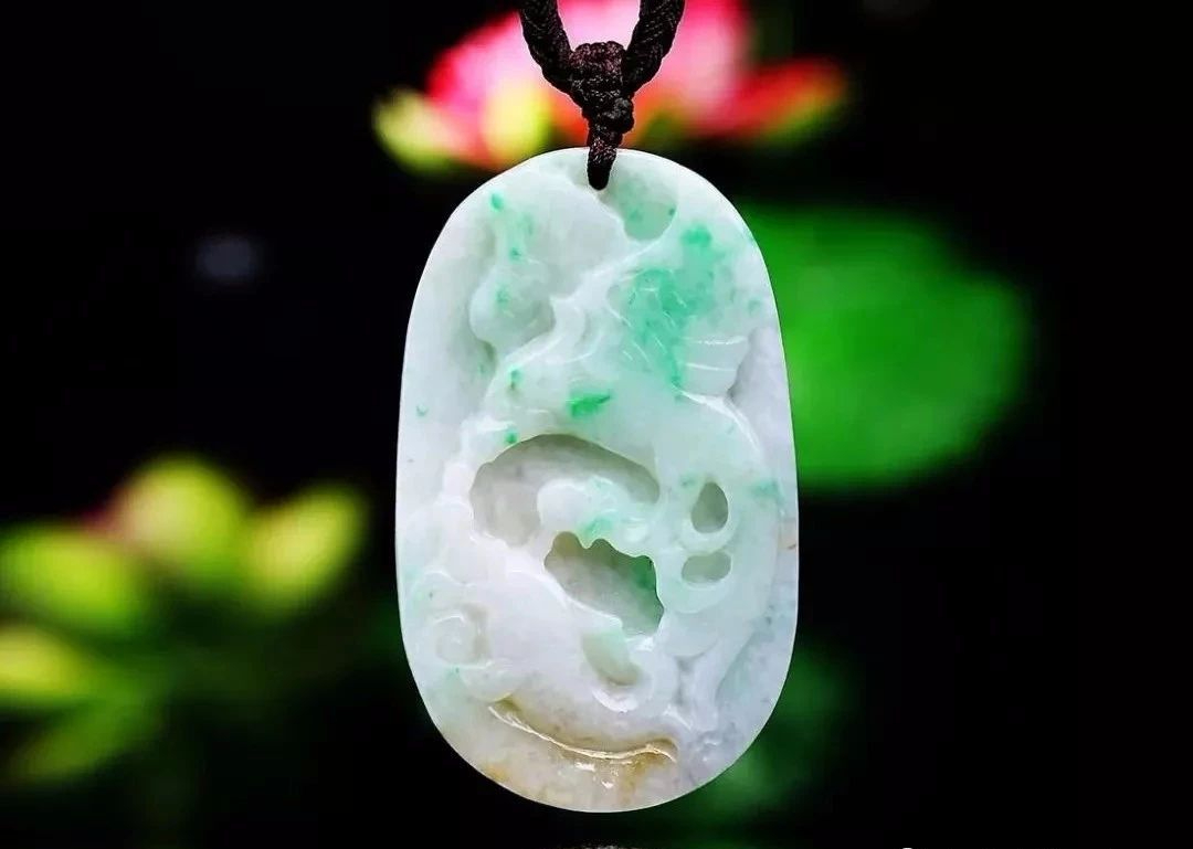 宫廷翡翠手镯鎏金豆种翡翠不值钱？色、水佳者一样身价猛涨！  第5张