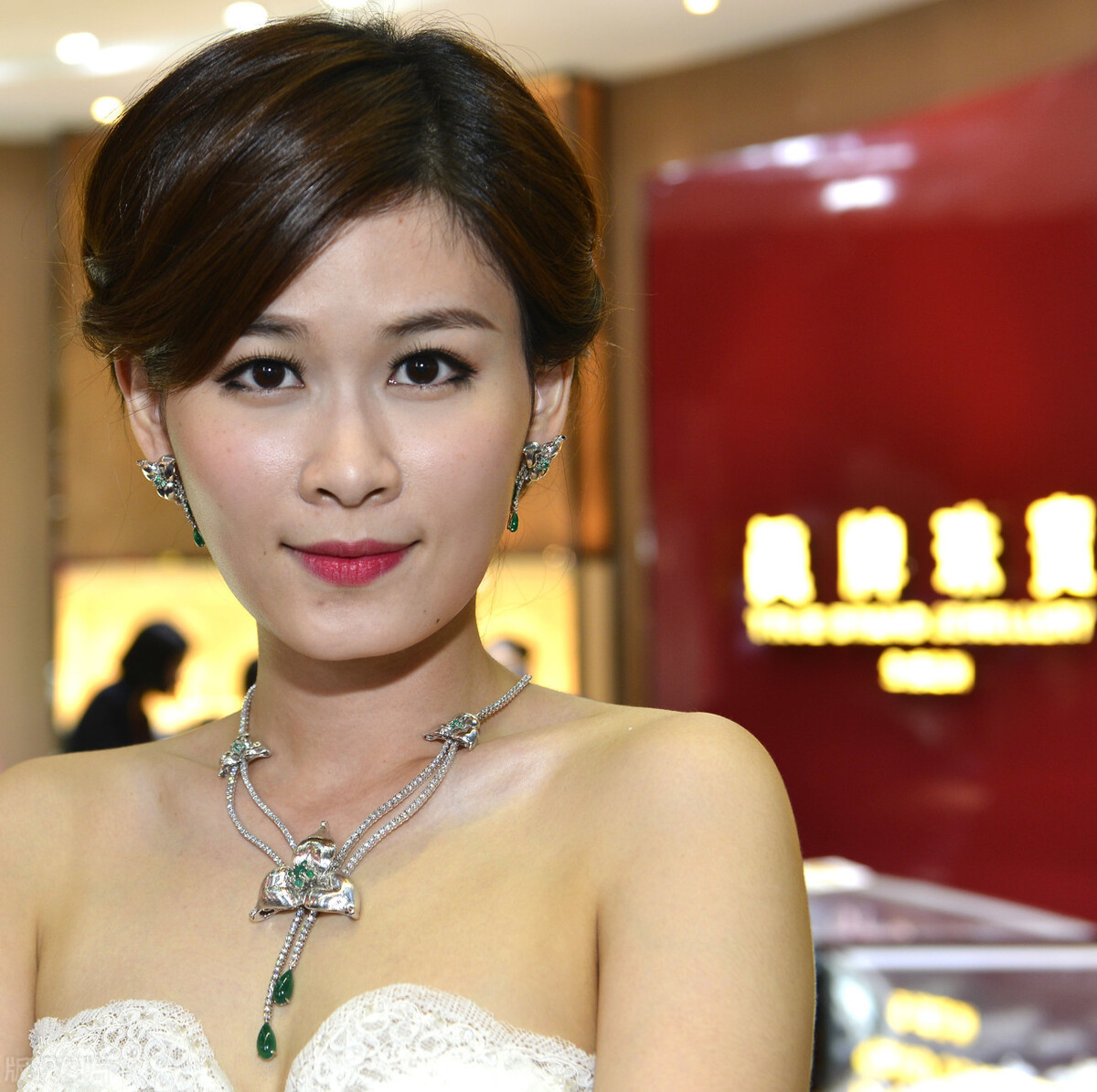 翡翠吊坠不会选？看这一篇就够了  第2张