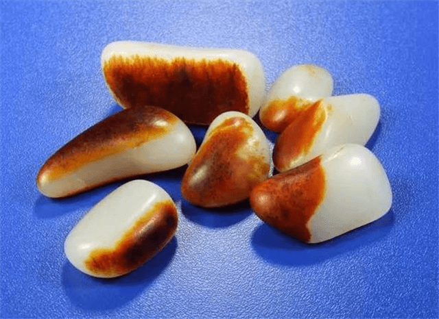 微信翡翠原石染色和田玉对身体有害吗？看完上色的方法你就懂了！   第2张