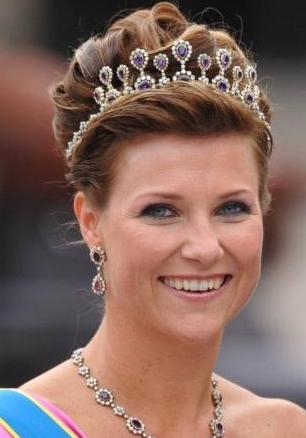 老坑黑乌沙翡翠原石一度贵比钻石、深受王室宠爱的“紫水晶”  第5张