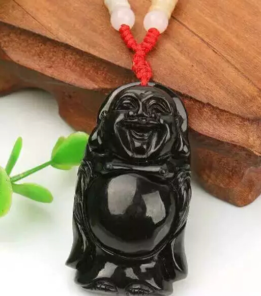 翡翠项链绿多少钱盘点！五种辟邪的黑色宝石玉器，越黑越招人喜欢！  第2张