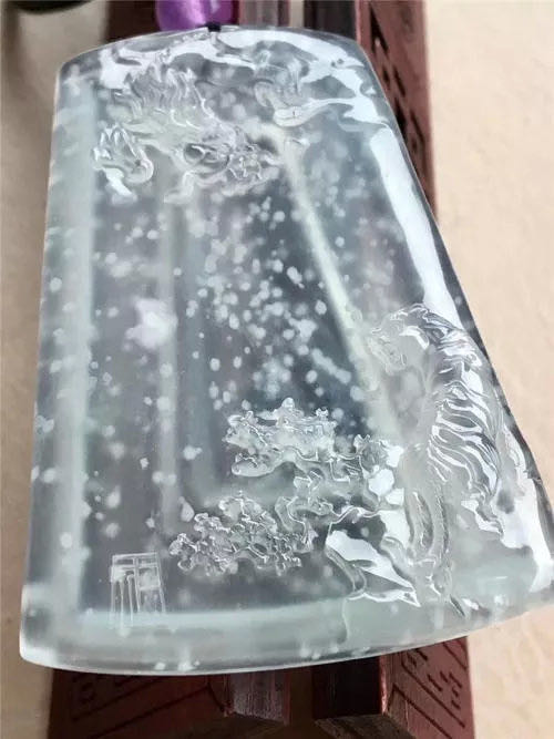 色差一点，价差十倍！那些色不足的翡翠，凭什么价值却很高？  第4张