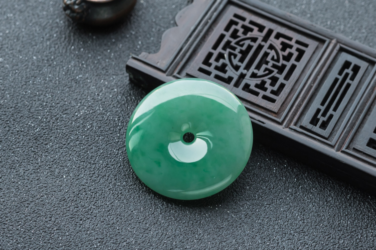 冰种翡翠与冰糯种一字之差，为什么价格会差距如此大  第6张