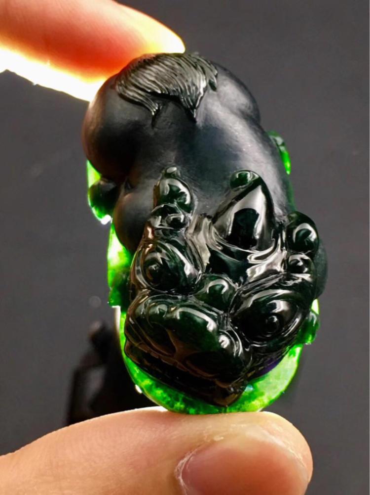 墨翠分级的四大标准，黑度，颜色，底子，种水  第2张