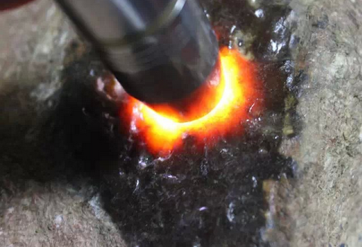 白冰翡翠戒指简单厉害了我的红翡，一棵巧雕盆栽就价值八十万！  第1张