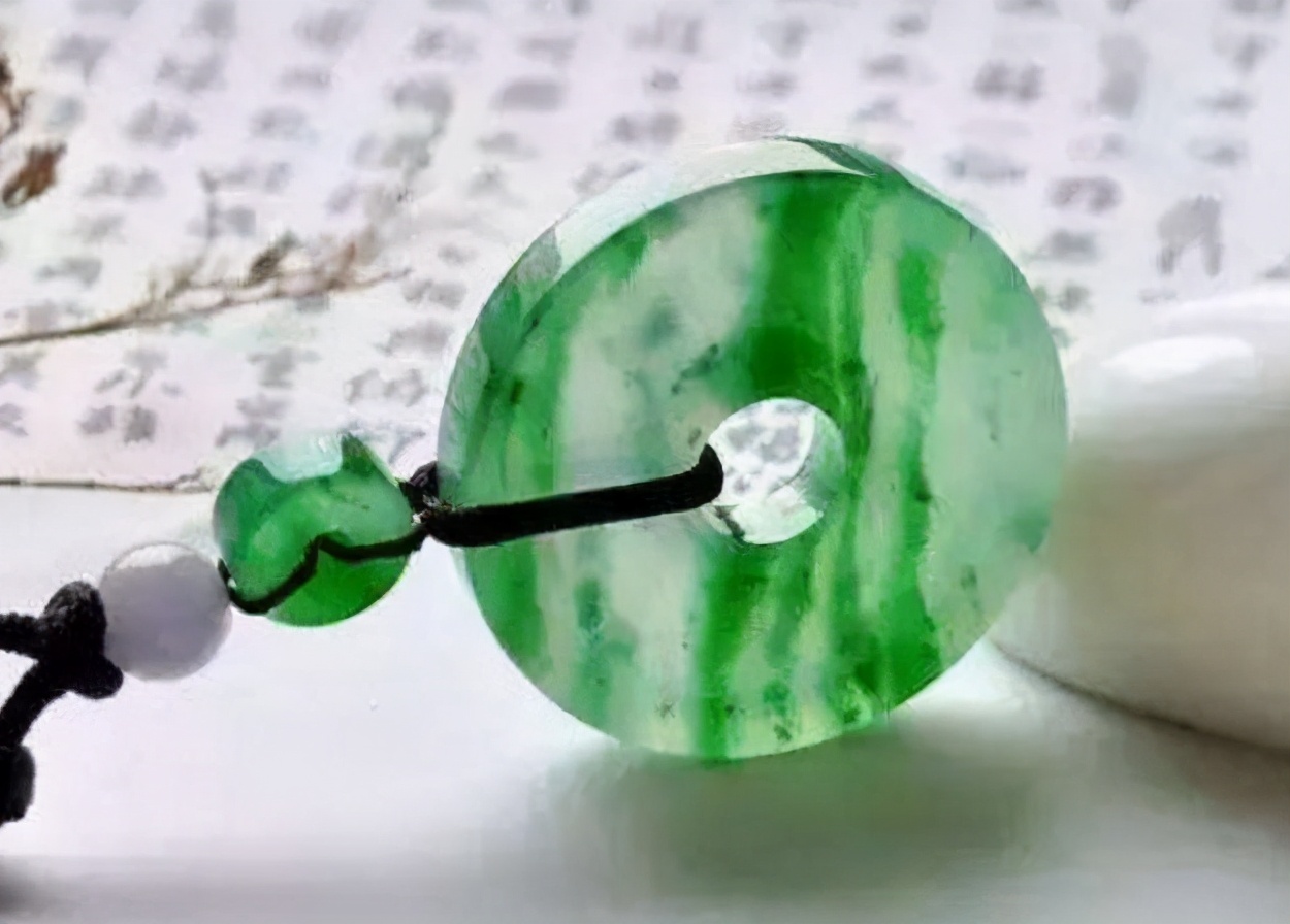 翡翠项链款式图片史上最有趣的翡翠知识，带你完全看懂“种”  第19张