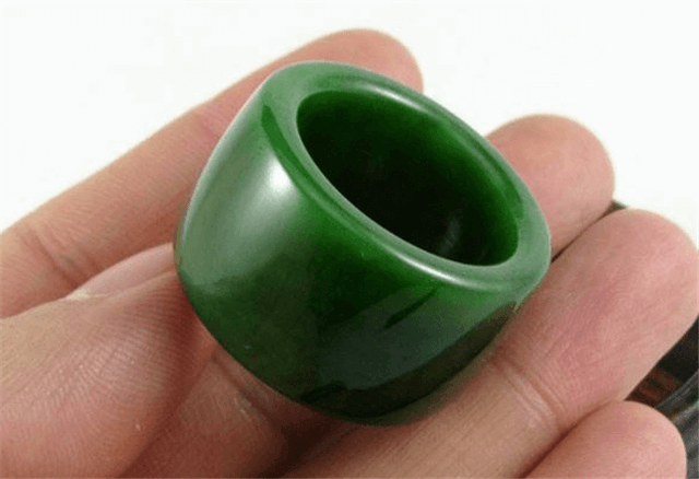 缅甸翡翠麒麟男人戴玉戒指有什么讲究？原来玉戒指不是女性专属！   第3张