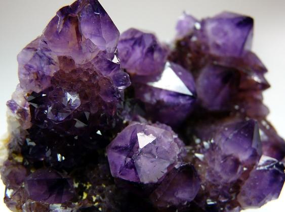 老坑黑乌沙翡翠原石一度贵比钻石、深受王室宠爱的“紫水晶”  第14张