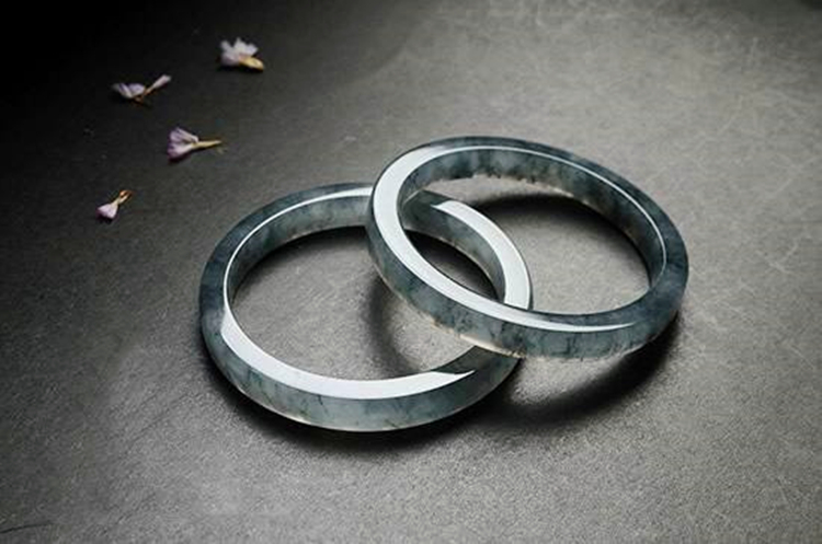 黑色翡翠“乌鸡种”公盘逆袭，是炒作还是黑马？  第12张