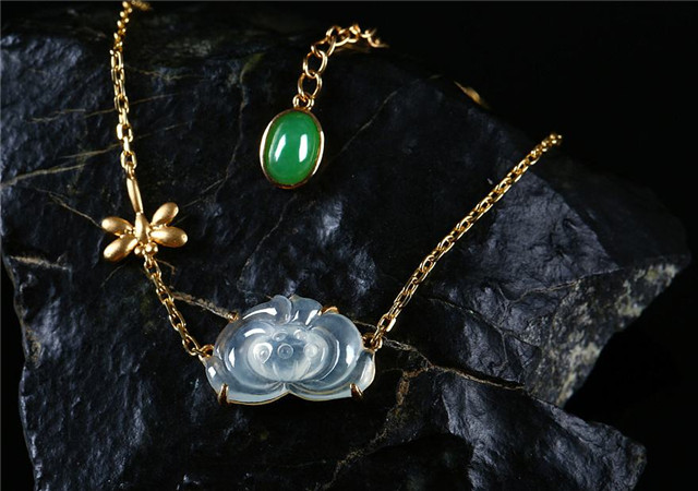 翡翠手镯颜色变浅翡翠苍蝇翅怎么看？看完本文你就知道了！   第2张