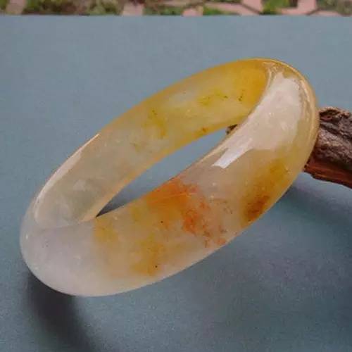 翡翠好色，从颜色也能看翡翠的价值  第7张