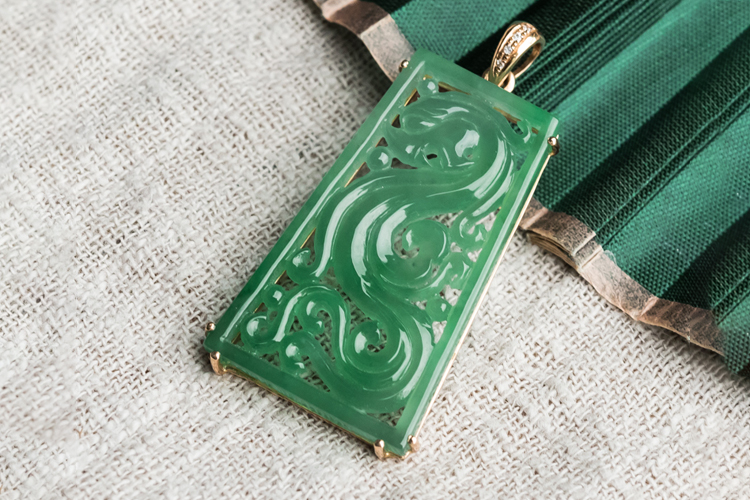 冰种翡翠与冰糯种一字之差，为什么价格会差距如此大  第7张