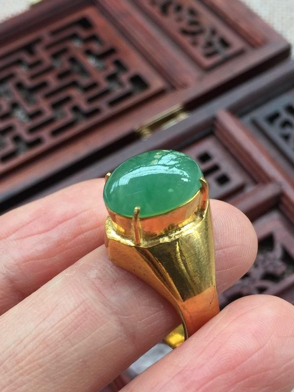 玉和翡翠有什么区别哪个价格高翡翠价值几何？胜过黄金？一句话概括：“买过，卖过，才能懂。”  第1张