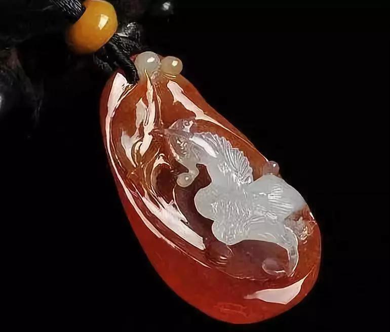 北京菜百的翡翠手镯红色翡翠和绿色翡翠哪个值钱？你知道么  第6张