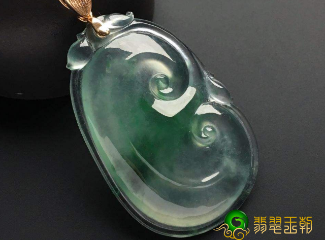 在快手上买翡翠原石怎样选择翡翠项链吊坠 翡翠项链吊坠的价钱贵便宜   第1张