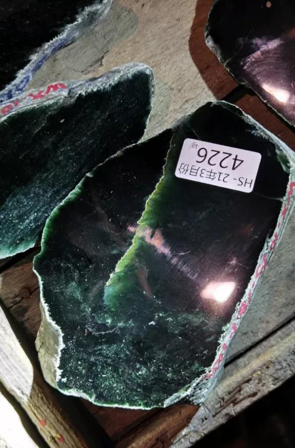 绿色的翡翠手镯为什么2021年的首个翡翠公盘在平洲？实力不容小觑  第4张