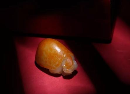 一块沁料和田玉盘了三年之后，成了这副模样  第15张