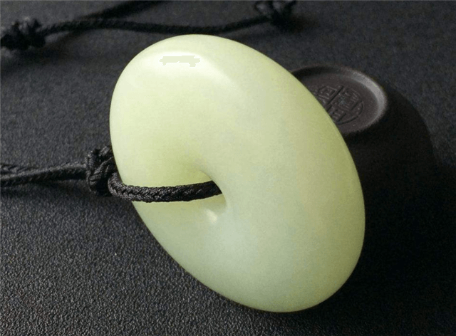 翡翠手镯一圈裂和田玉里面有纤维吗？你可能对它存在误解！   第1张