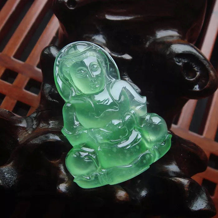 色差一点，价差十倍！那些色不足的翡翠，凭什么价值却很高？  第6张