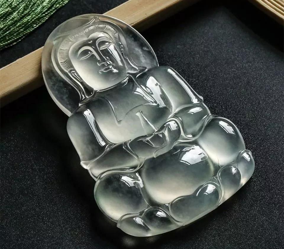 什么是翡翠挂件？挂件又要怎么挑选？  第11张